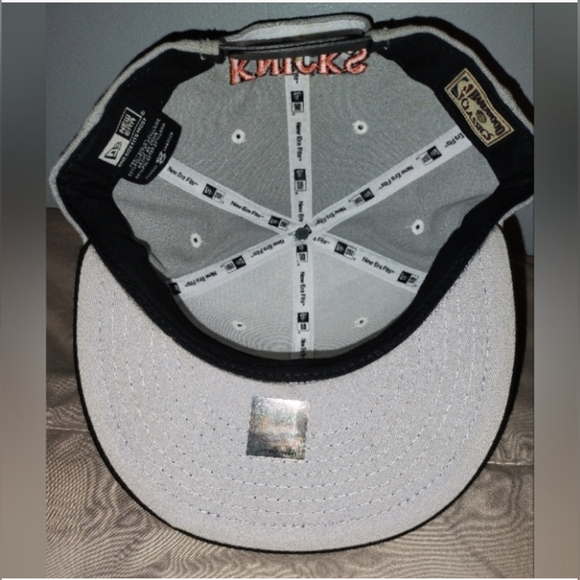 New York Knicks New Era NBA Snapback Hat Black Gray Orange EUC - Picture 8 of 10